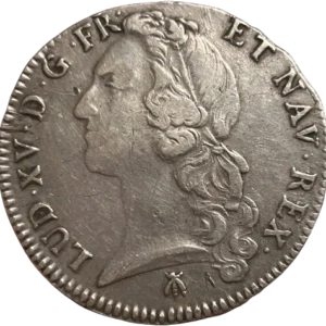 Tête laurée de Louis XV à gauche.