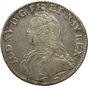 Tête laurée de Louis XV à gauche.