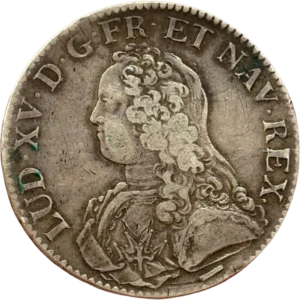 Tête laurée de Louis XV à gauche.