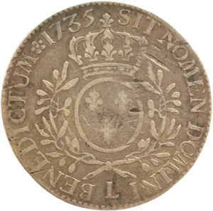 Ecu de France couronné, entouré d'une couronne de laurier.