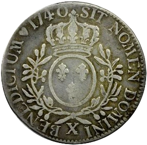 Ecu de France couronné entouré d'une couronne de lauriers.