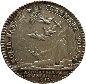 Quatre aiglons s'envolant vers le soleil. A terre, un autre aiglon sur une colonne renversée au pied d'un rocher.