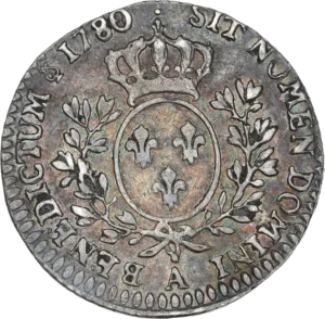 Écu de France couronné, entouré de lauriers.