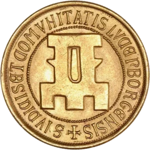 Tour à trois merlons.