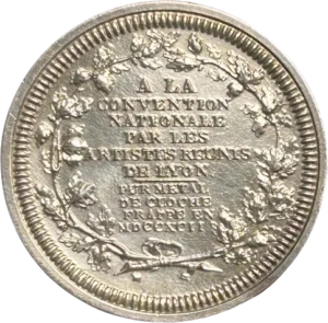 Couronne de chêne, au centre : A LA/ CONVENTION/ NATIONALE/ PAR LES/ ARTISTES REUNIS/ DE LYON. / PUR METAL/ DE CLOCHE/ FRAPPE EN/ MDCCXCII.