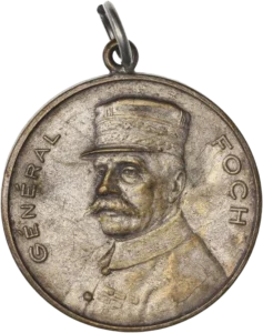 Buste militaire du Maréchal Foch vu de 3/4 à gauche.