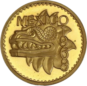 Tête de la divinité aztèque Quetzalcóatl (serpent à plumes).