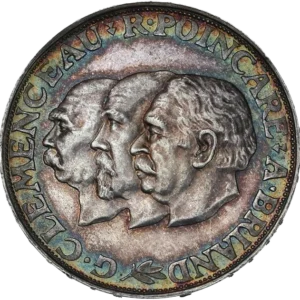 Têtes accolées de Briand, Poincaré et Clémenceau à gauche.