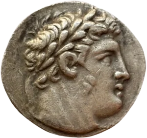 Tête de Melqart laurée à droite.