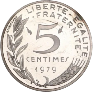 Buste de Marianne à gauche.