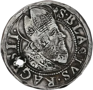 Buste de Saint Blaise coiffé de la mitre à droite.