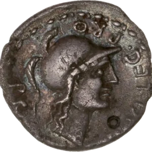 Tête casquée de Rome à droite.