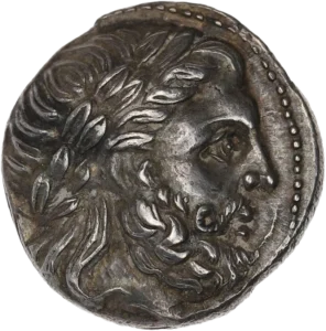 Tête de Zeus à droite.