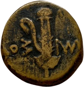 Epée dans son fourreau avec le baudrier.