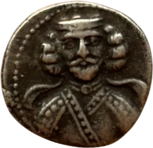 Buste de Phraates III de face.