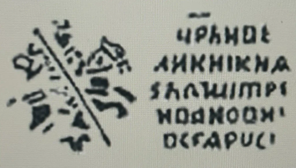 Chevalier allant a droite en tenant une lance.