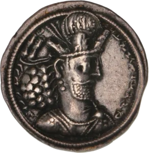 Buste couronné de Sapor II à droite.