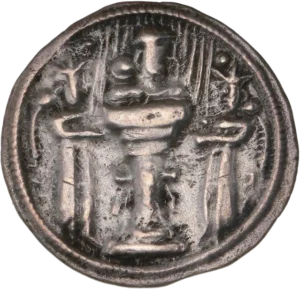 Buste de Sapor II au-dessus du pyrée.