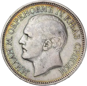 Tête nue de Milan Obrenovitch IV à gauche.