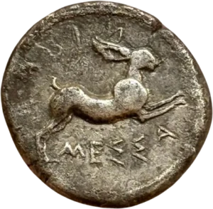 Bige de mules à droite, conduit par un aurige, tenant les rênes et le kentron ; à l'exergue, une feuille d'olivier.