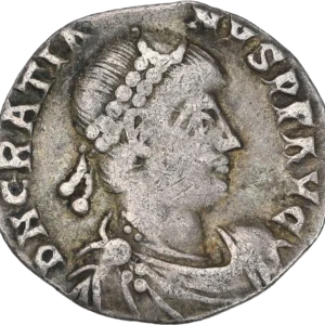 Buste de Gratien à droite.