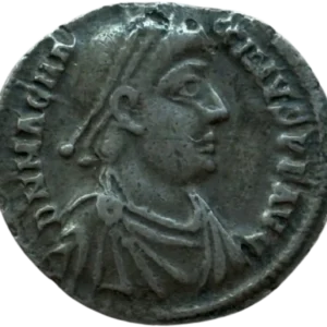 Buste diadèmé, drapé et cuirassé de Magnus Maximus à droite.