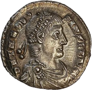 Buste diadèmé, drapé et cuirassé de Théodore Ier à droite.