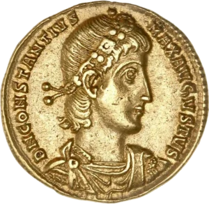 Buste cuirassé,drapé de Constance II à droite.