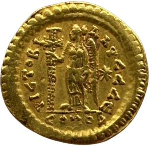 Victoria drapée, debout à gauche, tenant une longue croix. Dans le champ à droite, une étoile à huit branches.