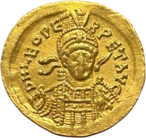 Buste casqué, diadémé et cuirassé vu de trois quarts de face, tenant une lance posée en arrière sur l’épaule et un bouclier orné d’un cavalier terrassant un ennemi.