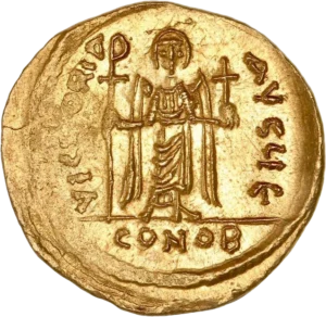 La Victoire assise à gauche, tenant un globe et une haste.