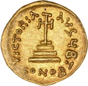 Croix surélevée de quatre marches.