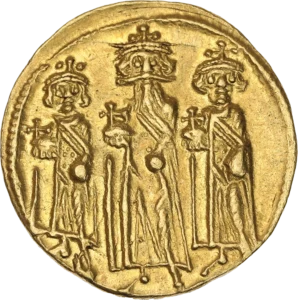 Héraclius, Héraclonas et Héraclius Constantin debout de face, couronnés, vêtus de la chlamyde, tenant chacun un globe crucigère.