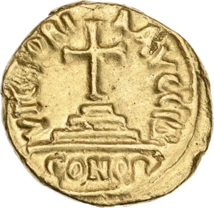 Croix surélevée de quatre marches.