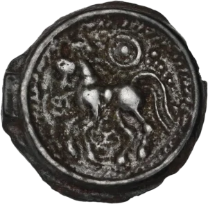 Cheval libre à gauche, un gros annelet pointé au-dessus et un autre plus petit devant le cheval. Quatre petits annelets pointés juxtaposés entre les jambes.