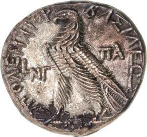 Aigle à gauche, enserrant un foudre.