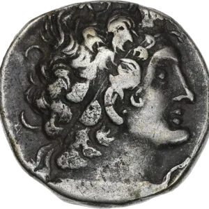 Tête de Ptolémée X à droite.