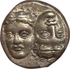 Deux têtes masculines et imberbes opposées.