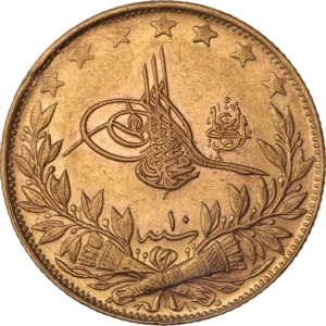 Toughra, accostée à droite au-dessus d'une couronne avec deux carquois entrecroisés.