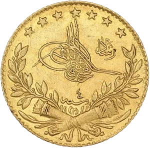 Toughra, accostée à droite au-dessus d'une couronne avec deux carquois entrecroisés.